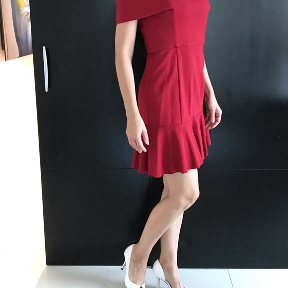 Stunning evening dress, brand new, size 4, red - Picture 3 of 4